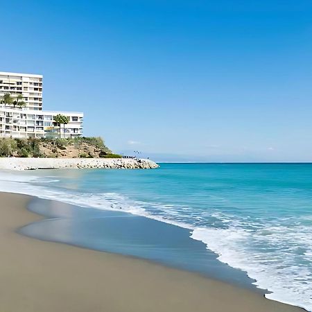 Cozy Apartment With Large Terrace Torremolinos Dış mekan fotoğraf